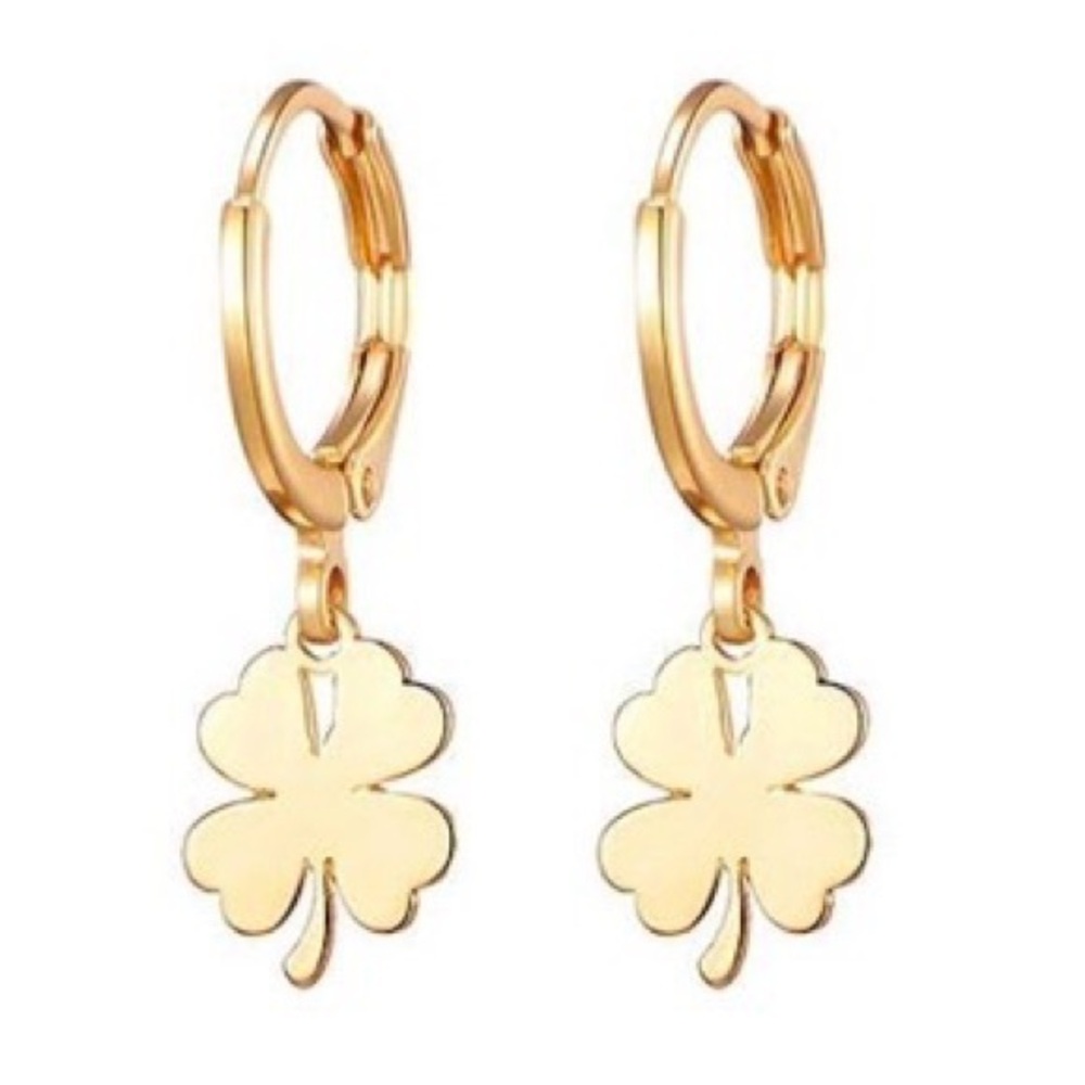Clover huggie earrings